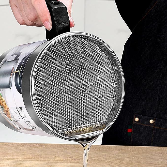 Premium Kitchen Oil Strainer Pot – 1.4L Fine Iron Storage Tank with Stainless Steel Mesh Filter
